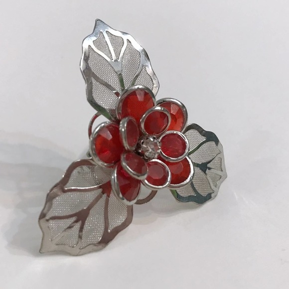 🧁 LAST CHANCE Silver Leaf Red Beaded Flower Ring - Picture 1 of 5